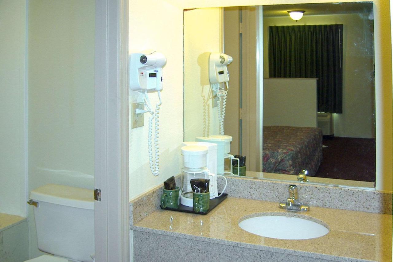 Travelers Inn & Suites Sumter Extérieur photo